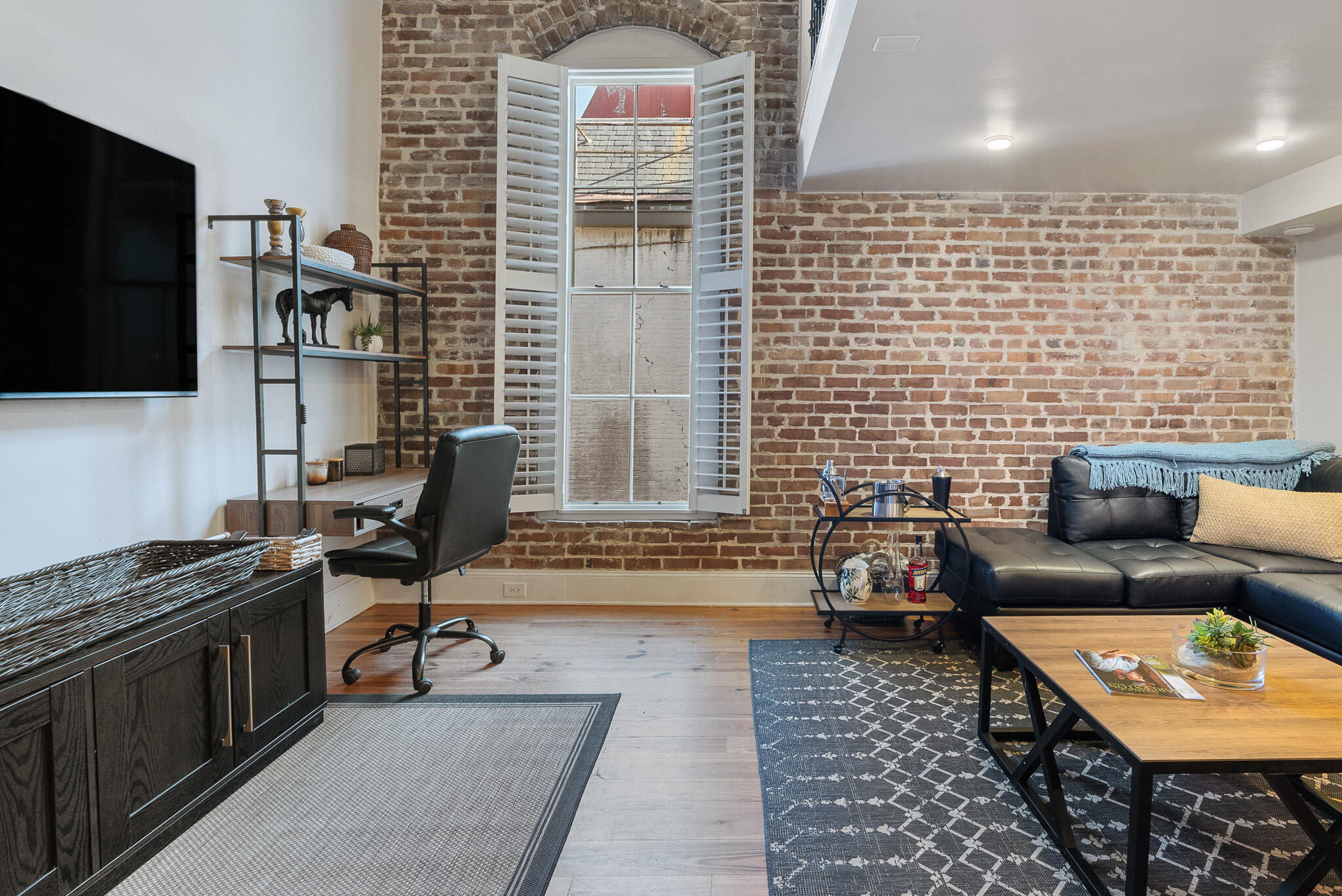 377 King Street, Unit 203 Charleston, SC 29401 - Photo 3 of 36 Living