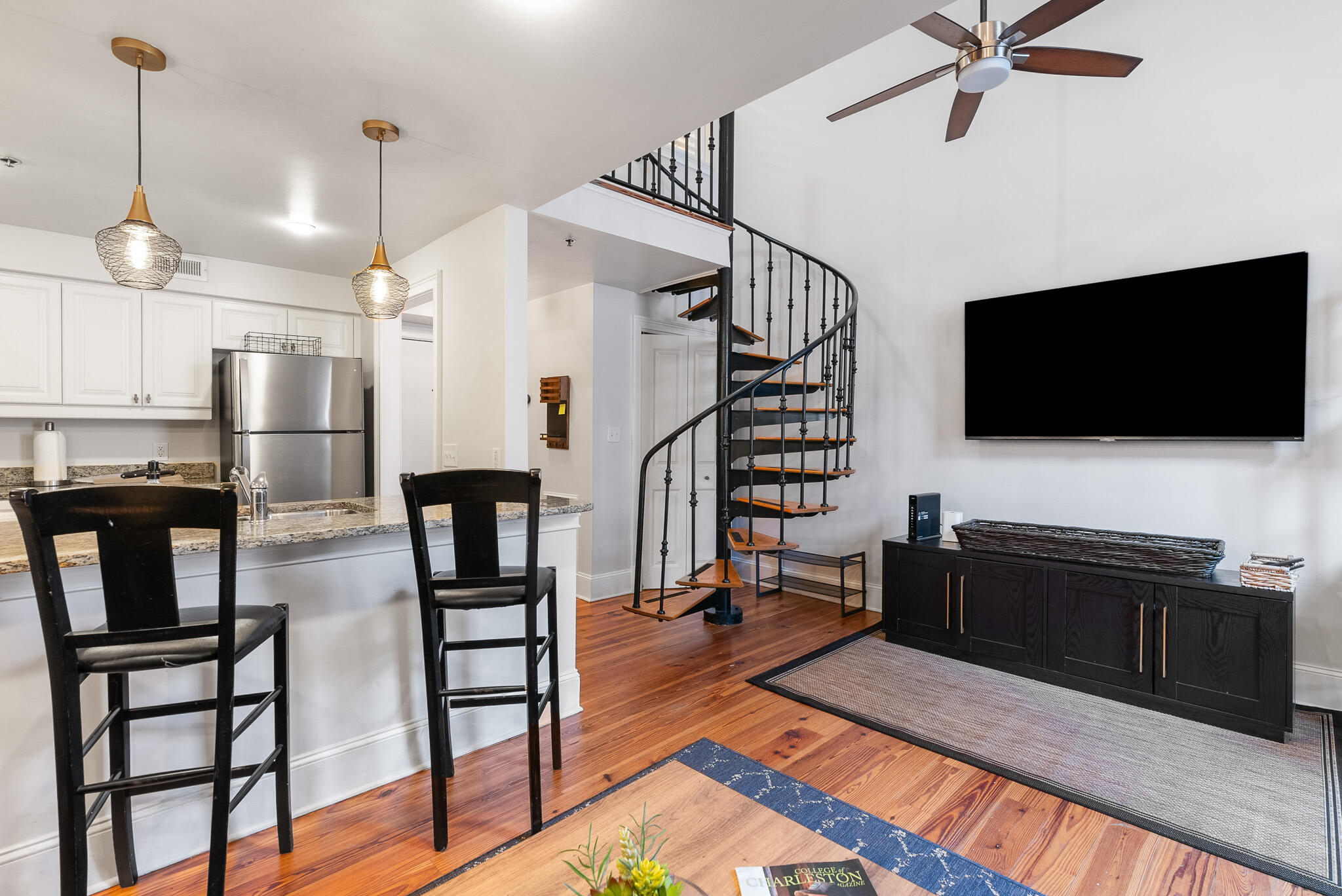 377 King Street, Unit 203 Charleston, SC 29401 - Photo 8 of 36 Living