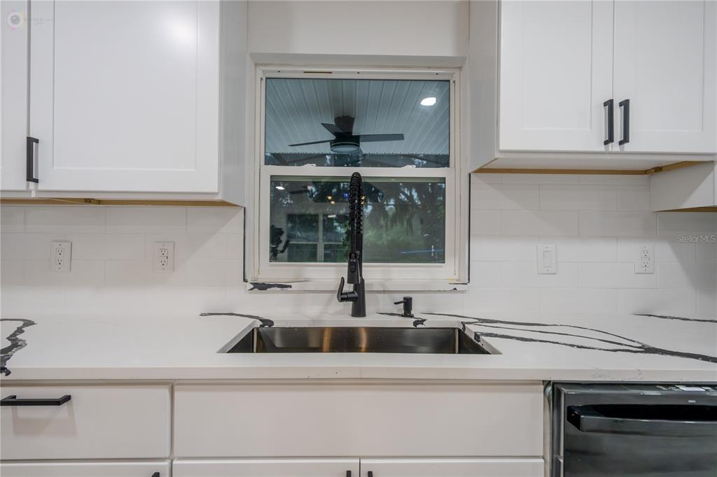 611 Rooks Road Seffner, FL 33584 - Photo 8 of 32 Gallery Image 8