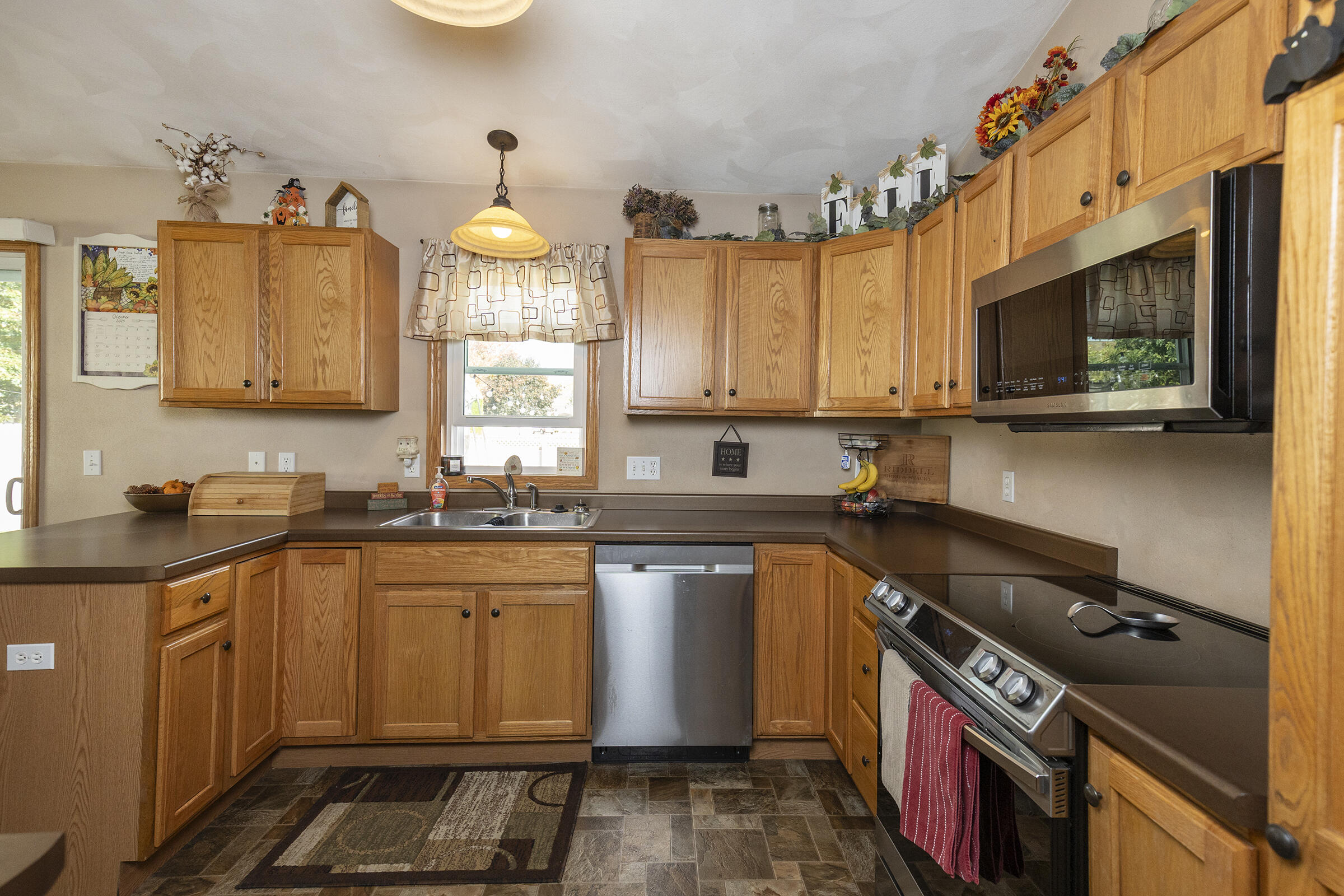 1526 Radhika Street Fort Atkinson, WI 53538 - Photo 13 of 41 1526_024