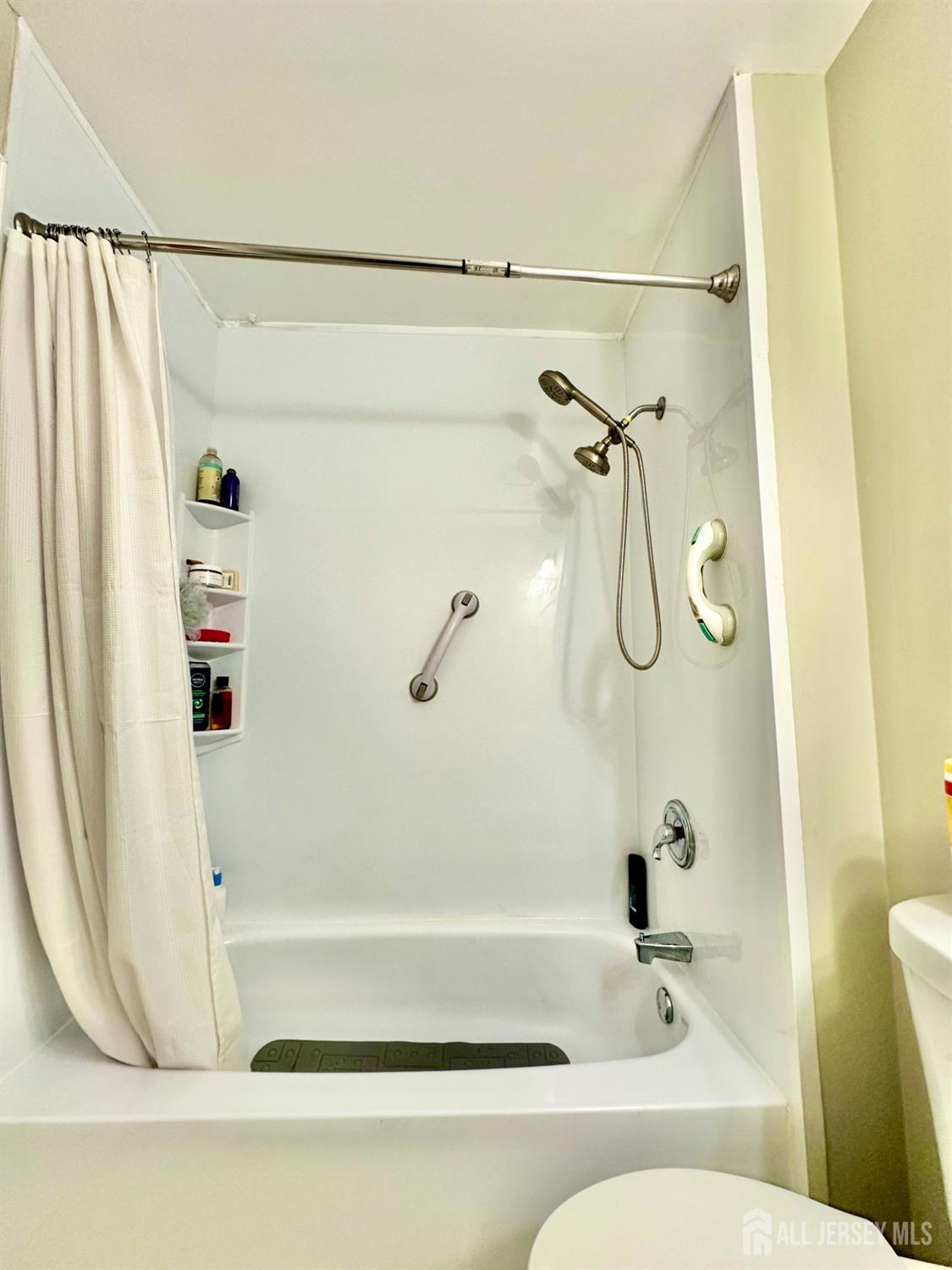 41 Brookview Circle Jamesburg, NJ 08831 - Photo 28 of 38 a bathroom with a bathtub shower