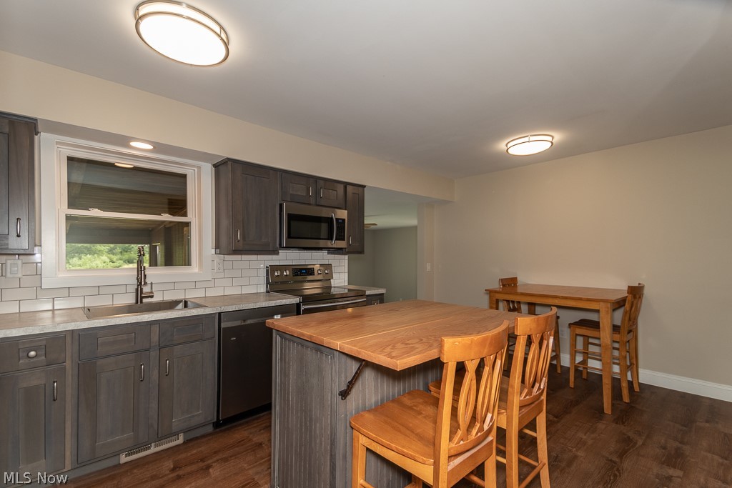 10340 Cedar Road Chesterland, OH 44026 - Photo 5 of 34