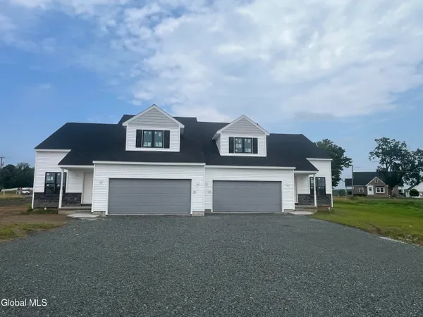 $459,900 | 31 Walke Way, Halfmoon, NY 12118