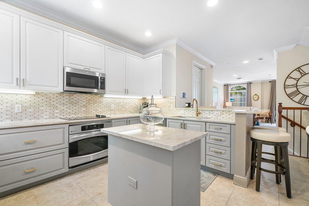 809 Estancia Way Boynton Beach, FL 33435 - Photo 11 of 37 Kitchen