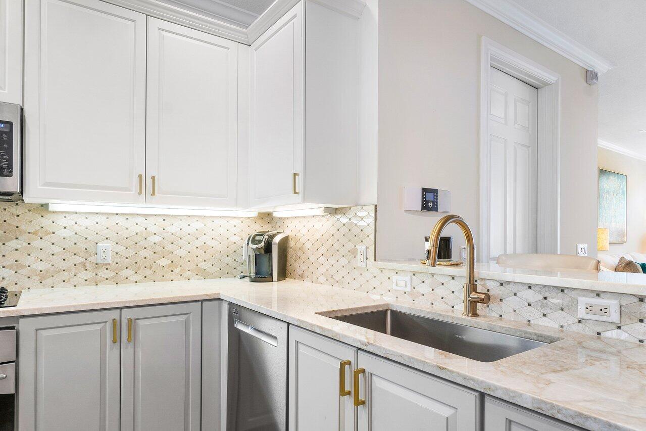 809 Estancia Way Boynton Beach, FL 33435 - Photo 14 of 37 Kitchen