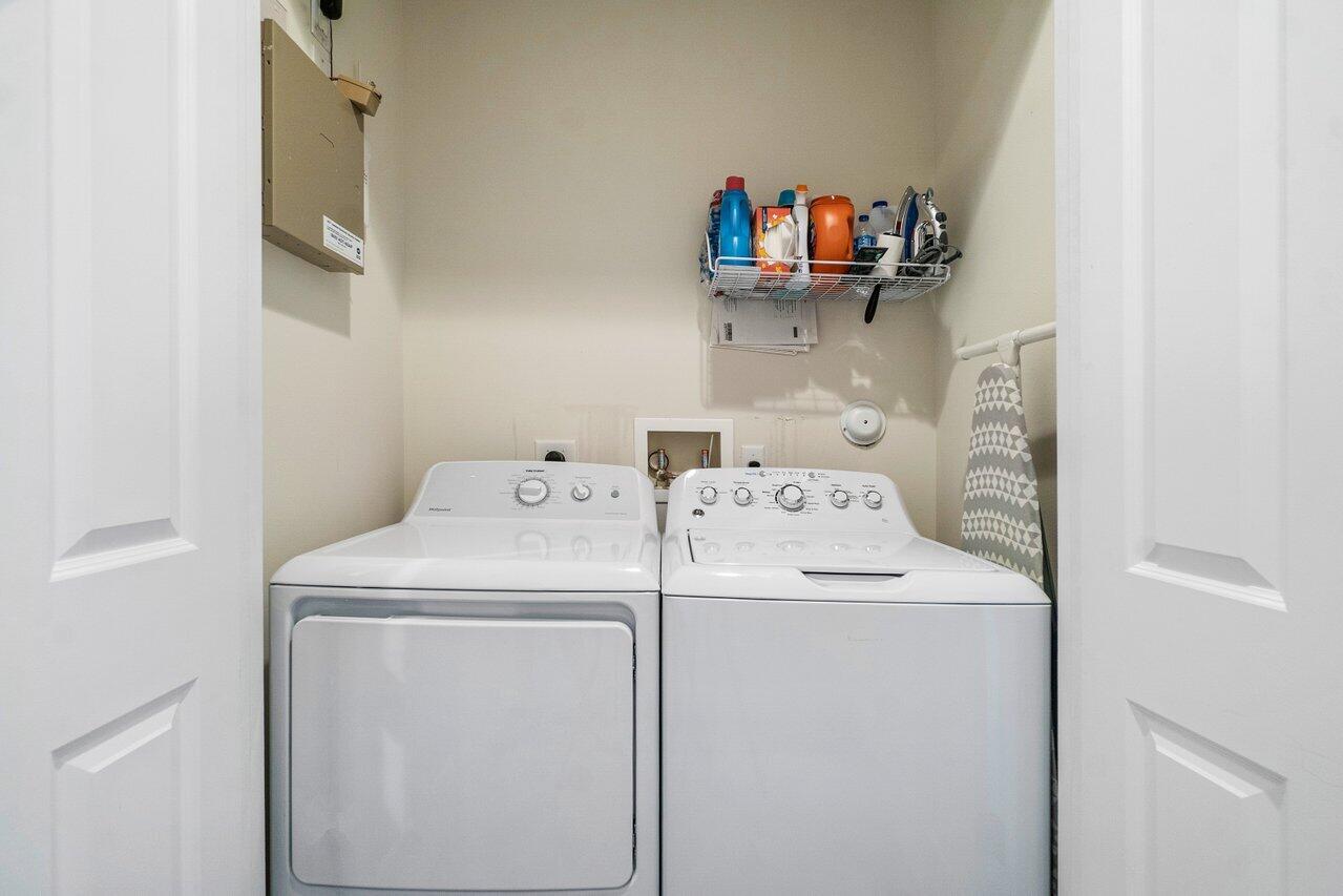 809 Estancia Way Boynton Beach, FL 33435 - Photo 29 of 37 Laundry