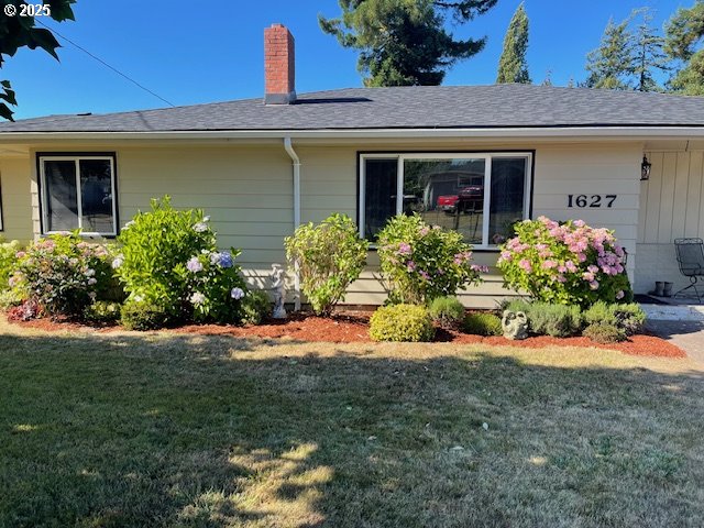 1627 Maple Street Myrtle Point, OR 97458 - Photo 4 of 23 front view of a house with a yard
