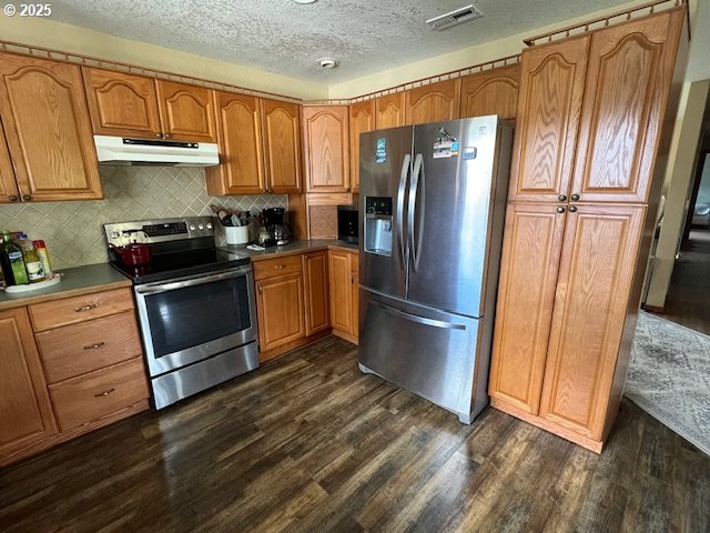 1627 Maple Street Myrtle Point, OR 97458 - Photo 10 of 23 a kitchen with stainless steel appliances granite countertop a refrigerator stove and sink