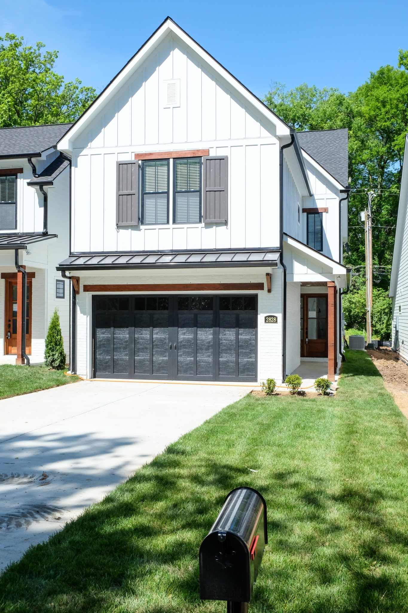 2828 Valley Road Nashville, TN 37215 - Photo 2 of 31