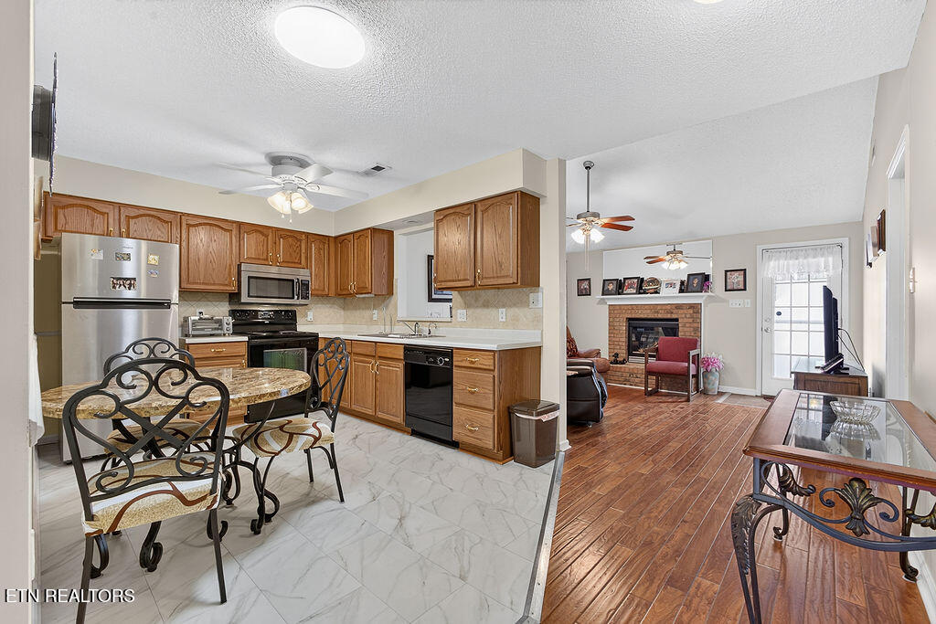 8033 Stablegate Way Powell, TN 37849 - Photo 9 of 24 LB1A7520