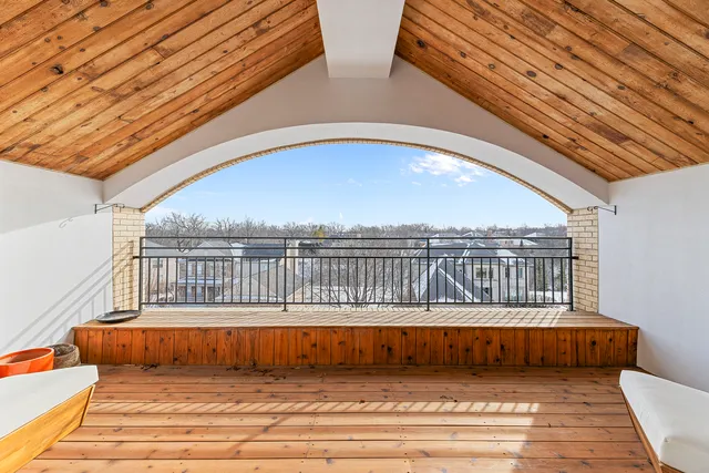 $1,175,000 | 194 Whistler Road, Unit 301, Highland Park, IL 60035