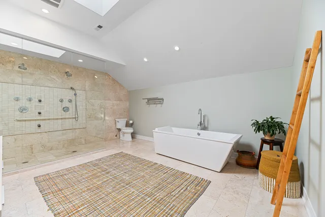 $1,175,000 | 194 Whistler Road, Unit 301, Highland Park, IL 60035