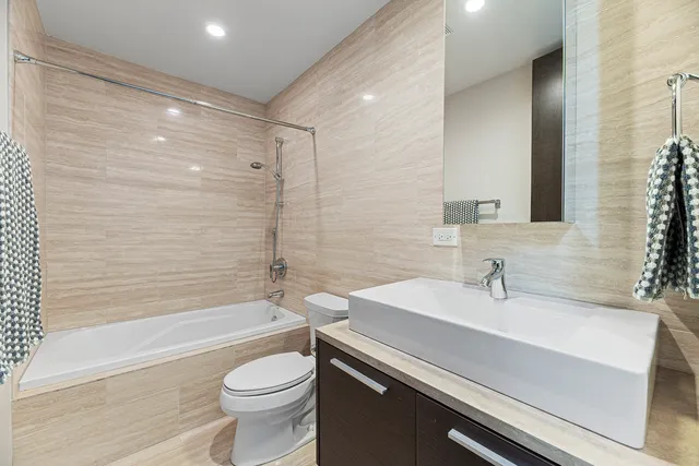 $1,175,000 | 194 Whistler Road, Unit 301, Highland Park, IL 60035