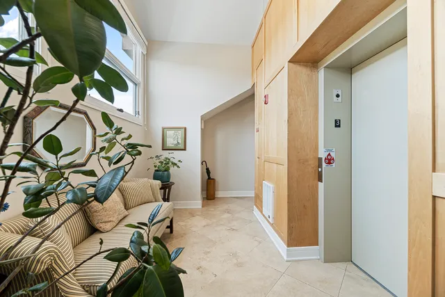 $1,175,000 | 194 Whistler Road, Unit 301, Highland Park, IL 60035