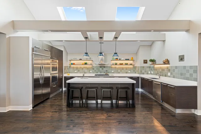 $1,175,000 | 194 Whistler Road, Unit 301, Highland Park, IL 60035