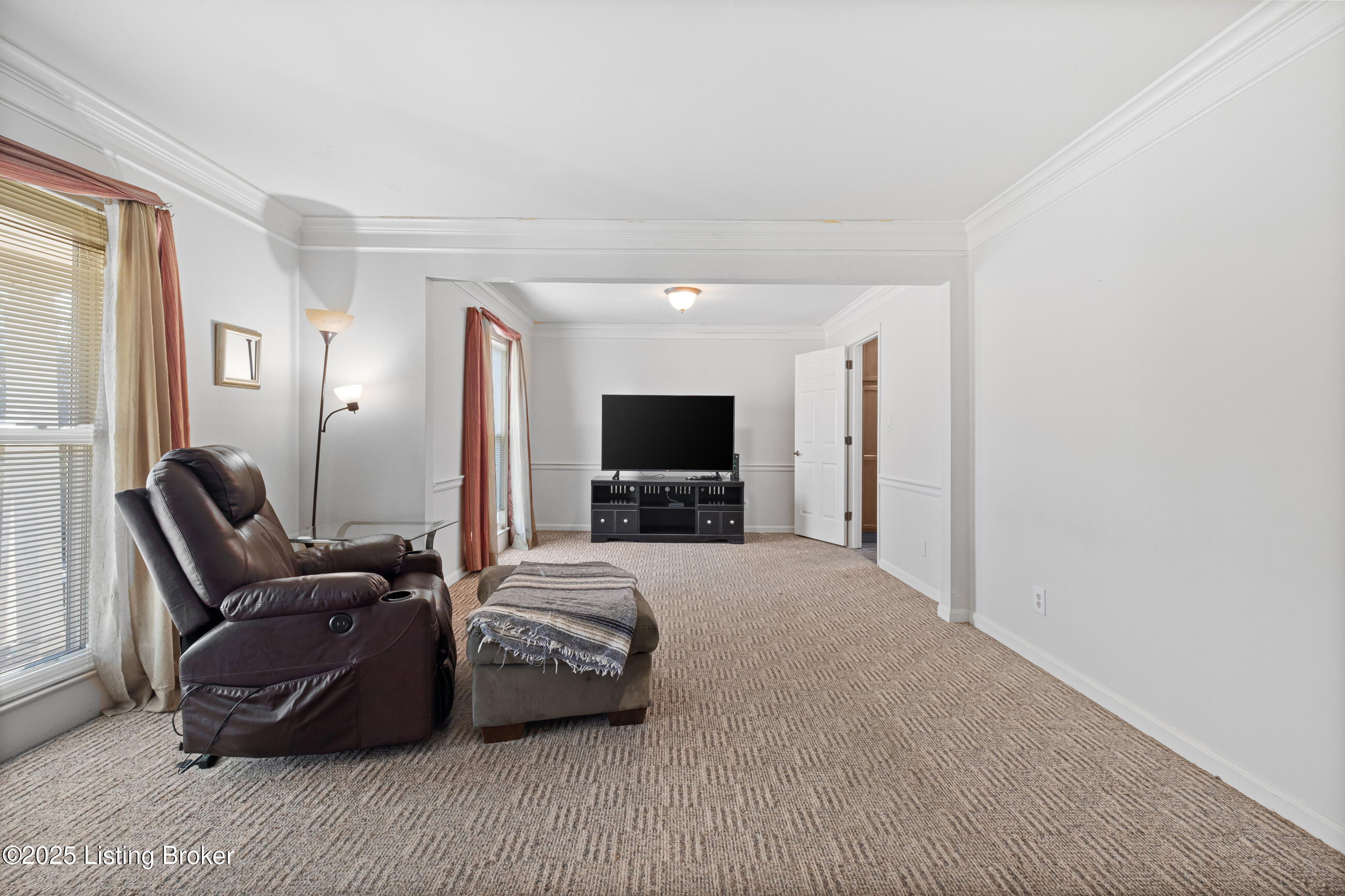 802 Moser Road Louisville, KY 40223 - Photo 7 of 47 4_802moserv2_005