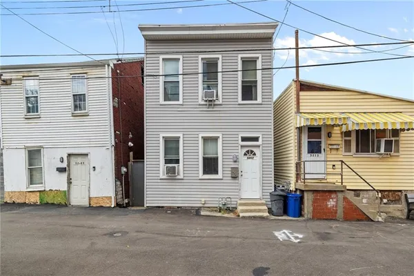 a house view with a outdoor space