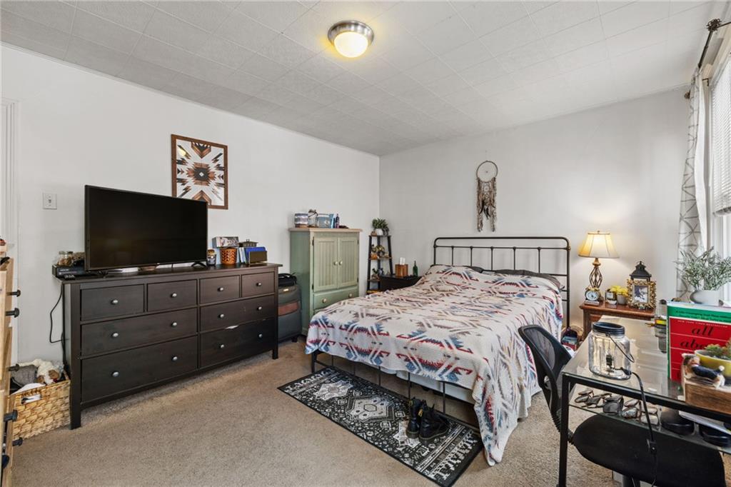 5211 Kent Way Pittsburgh, PA 15201 - Photo 10 of 18 a bedroom with a bed and a flat screen tv