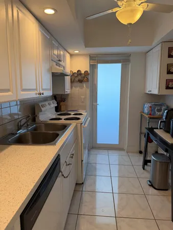 $1,800 | 4502 North Federal Highway, Unit 235D, Lighthouse Point, FL 33064