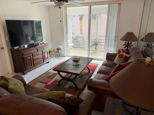 $1,800 | 4502 North Federal Highway, Unit 235D, Lighthouse Point, FL 33064