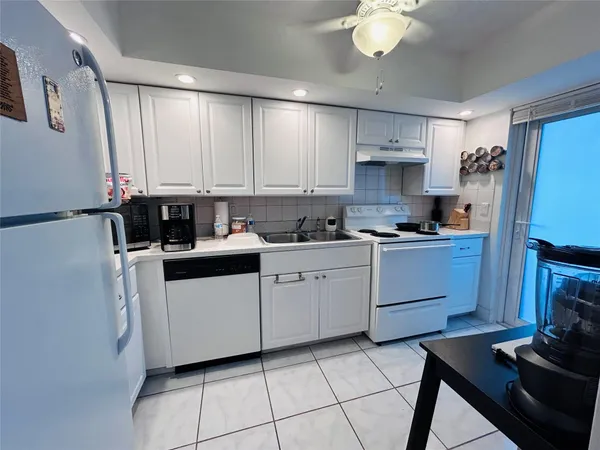 $1,800 | 4502 North Federal Highway, Unit 235D, Lighthouse Point, FL 33064