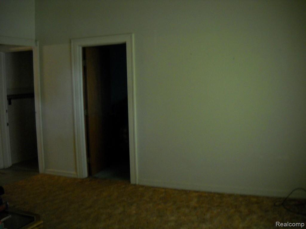 5065 Richfield Road Flint, MI 48506 - Photo 8 of 10 286.jpg