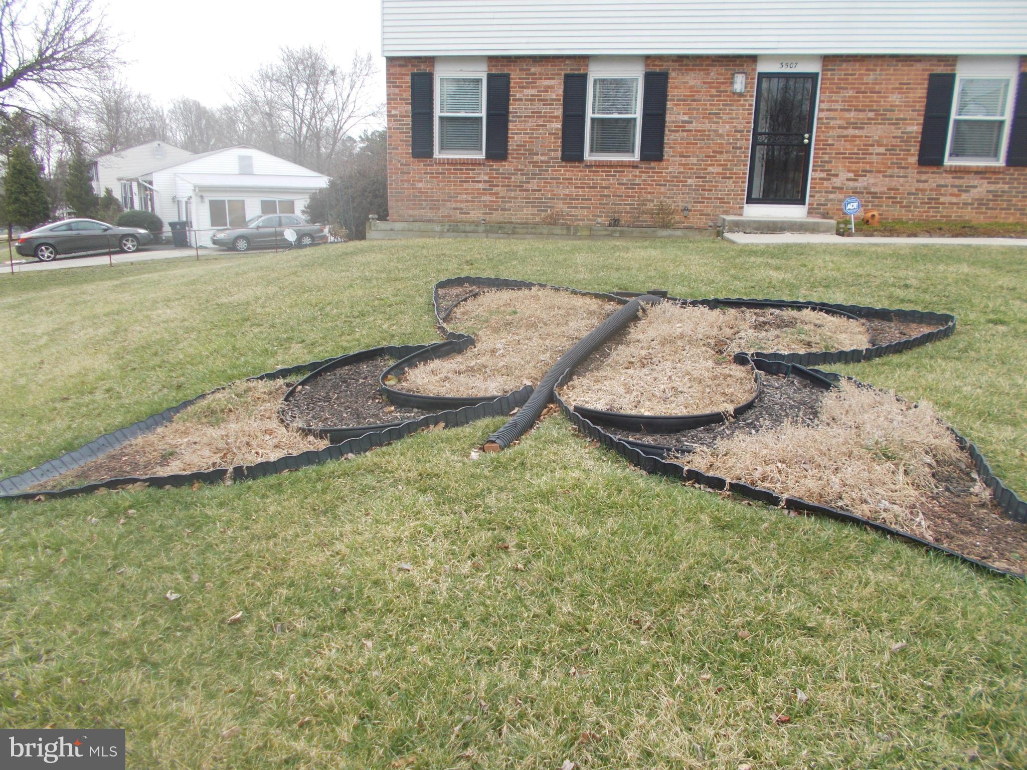 3507 Manis Road Clinton, MD 20735 - Photo 3 of 23 Butterfly Planter