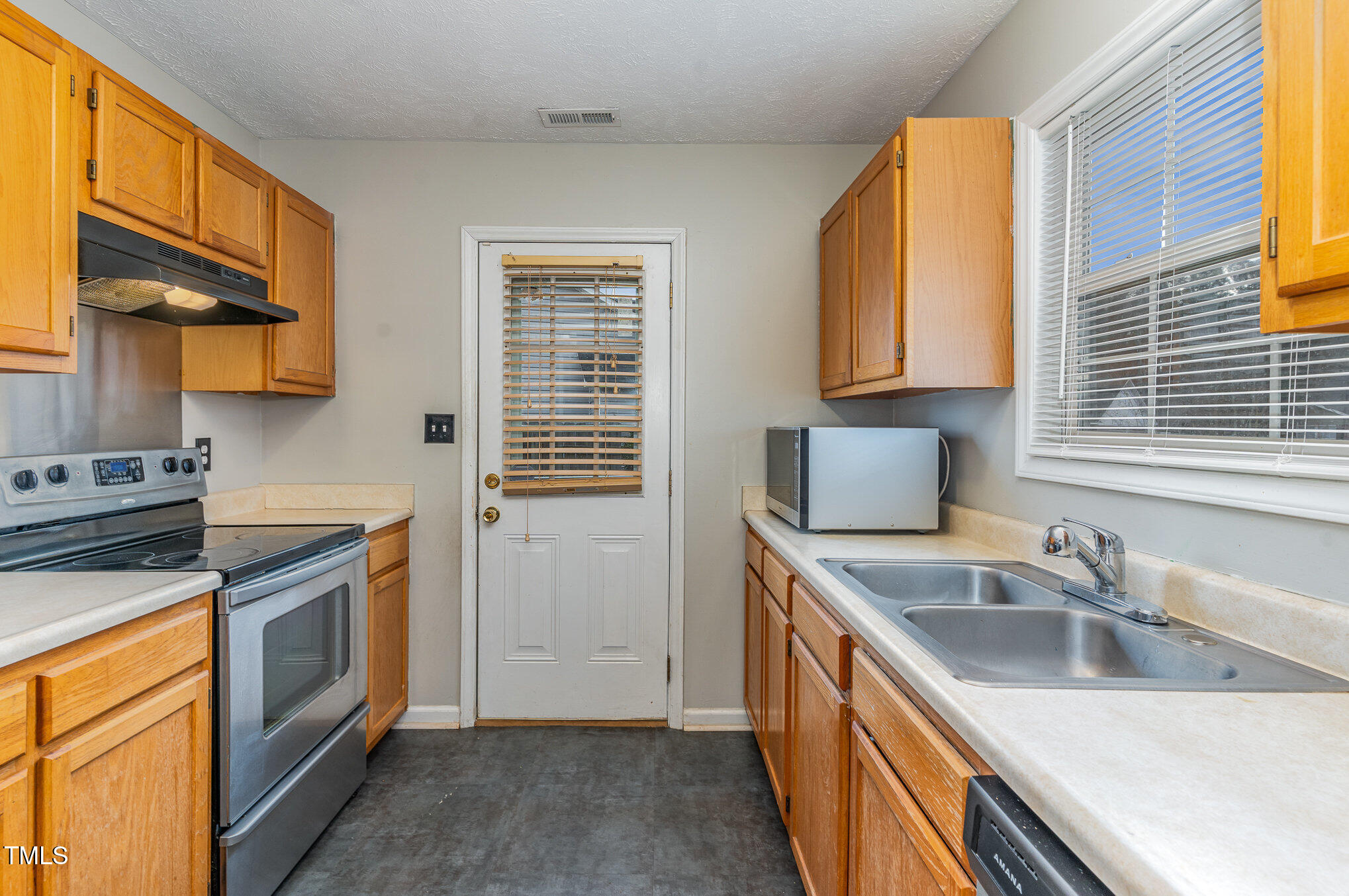 139 Riverwind Drive Spring Lake, NC 28390 - Photo 9 of 14 009_file_230