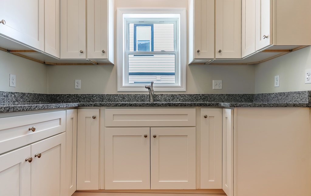 833 Grinnell Street Fall River, MA 02721 - Photo 7 of 42