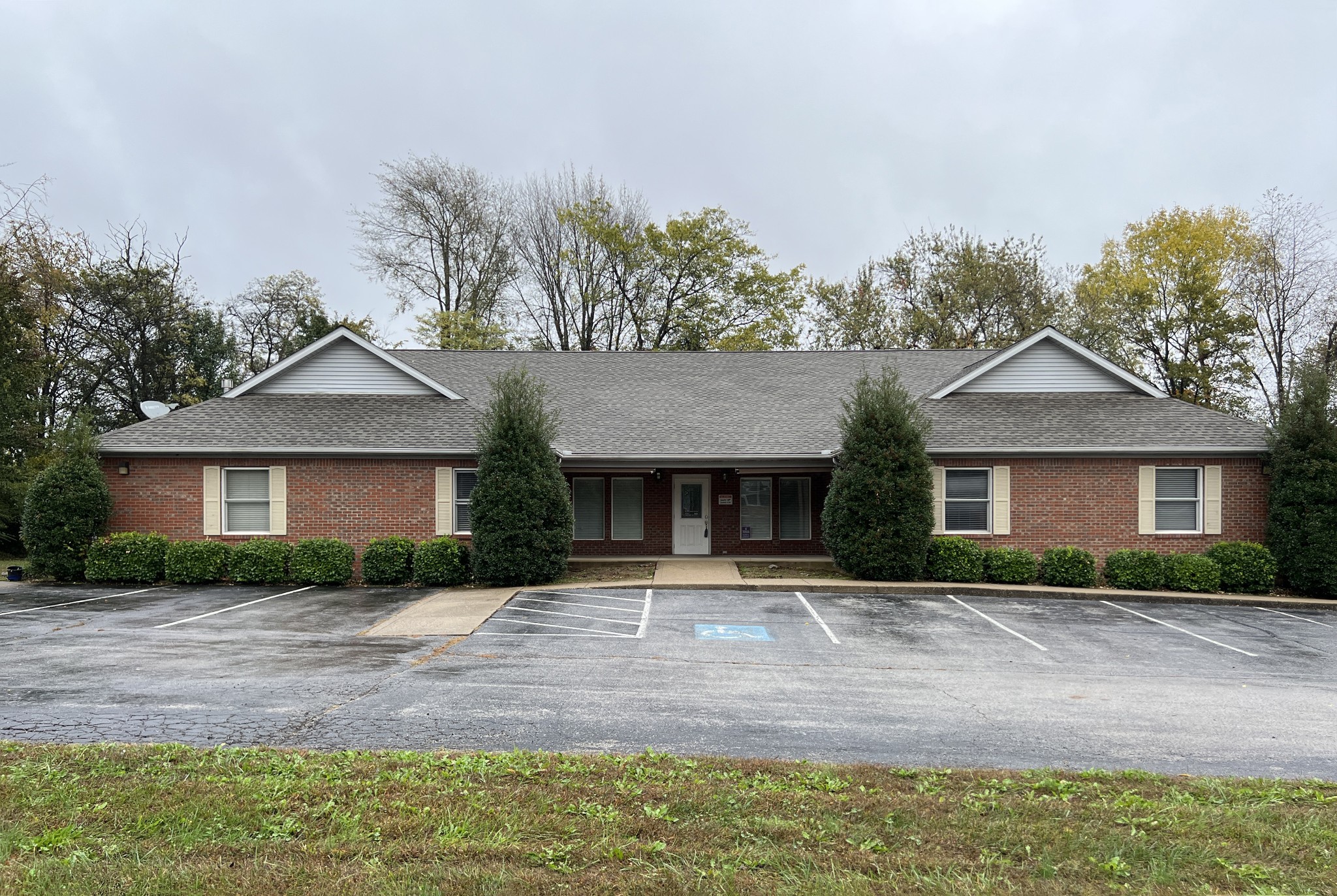 1117 Brookhaven Road Franklin, KY 42134 - Photo 1 of 42 front view of house with a yard