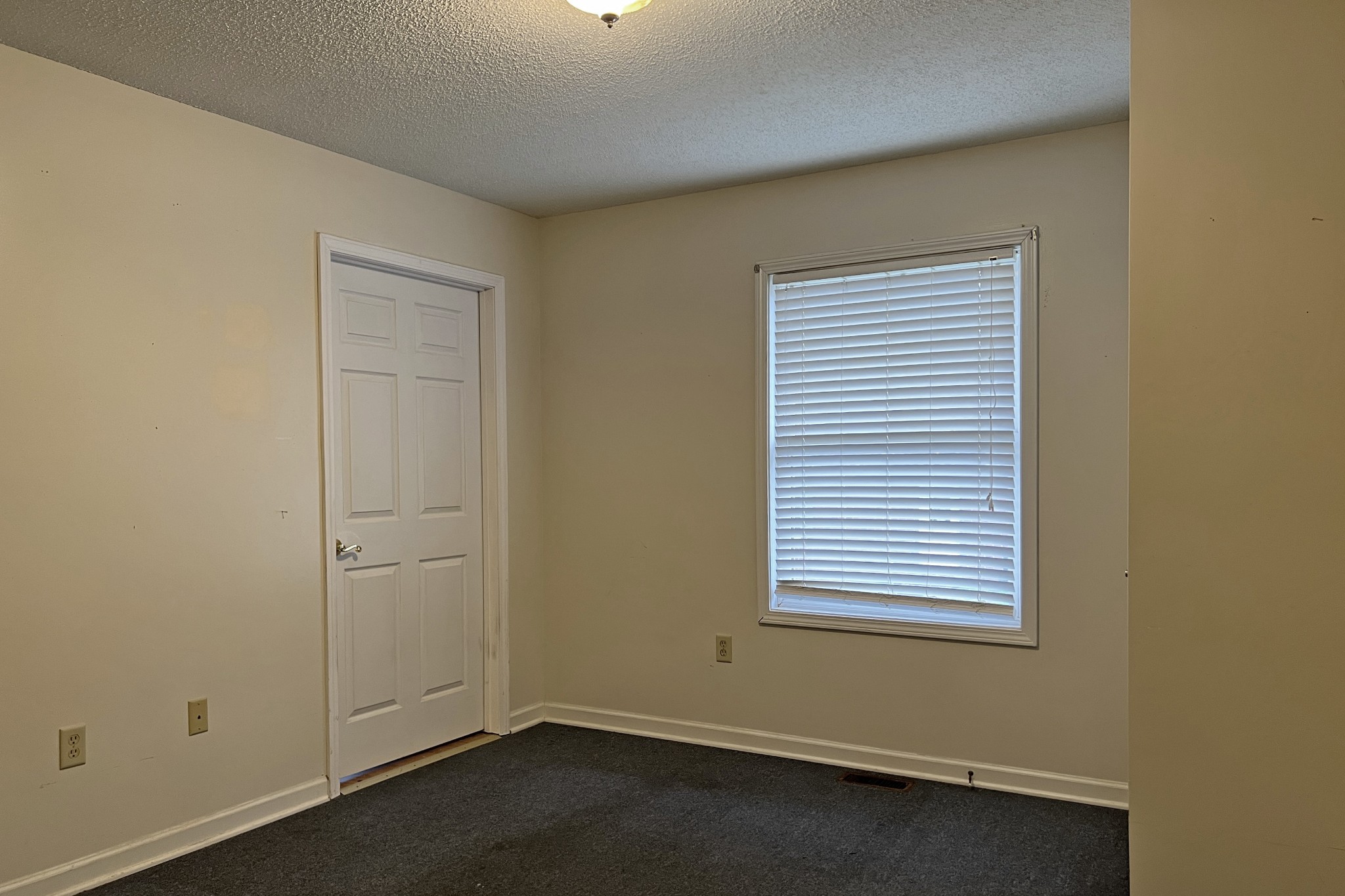 1117 Brookhaven Road Franklin, KY 42134 - Photo 17 of 42 an empty room with a window