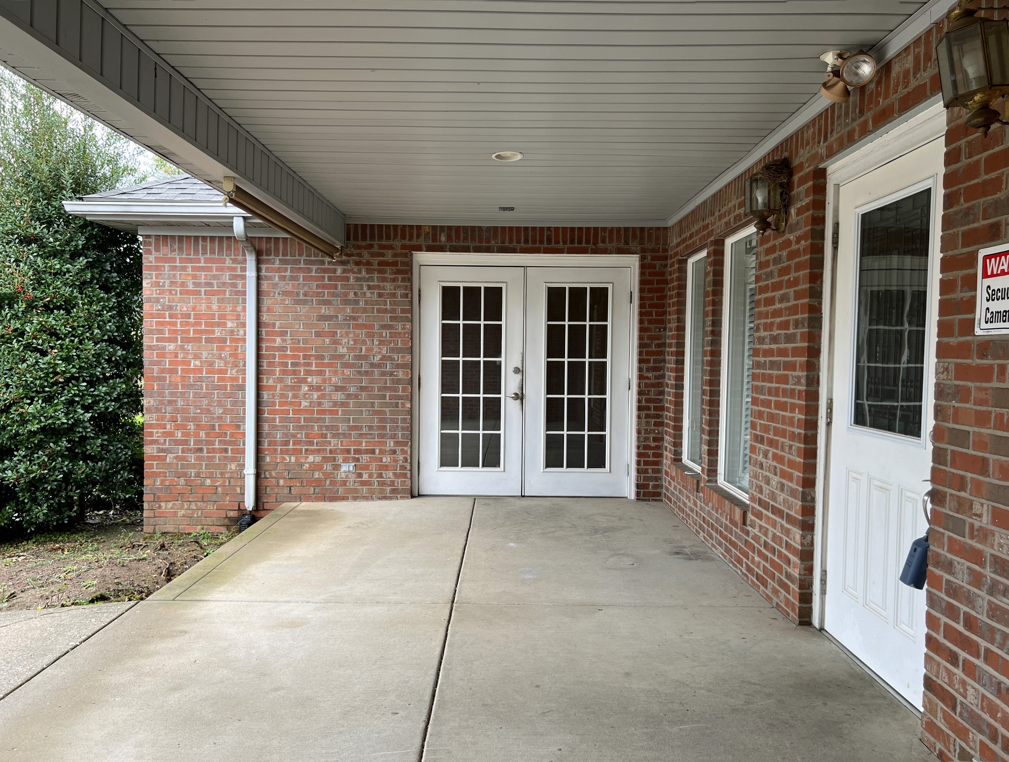 1117 Brookhaven Road Franklin, KY 42134 - Photo 3 of 42 front view of a house with a large window