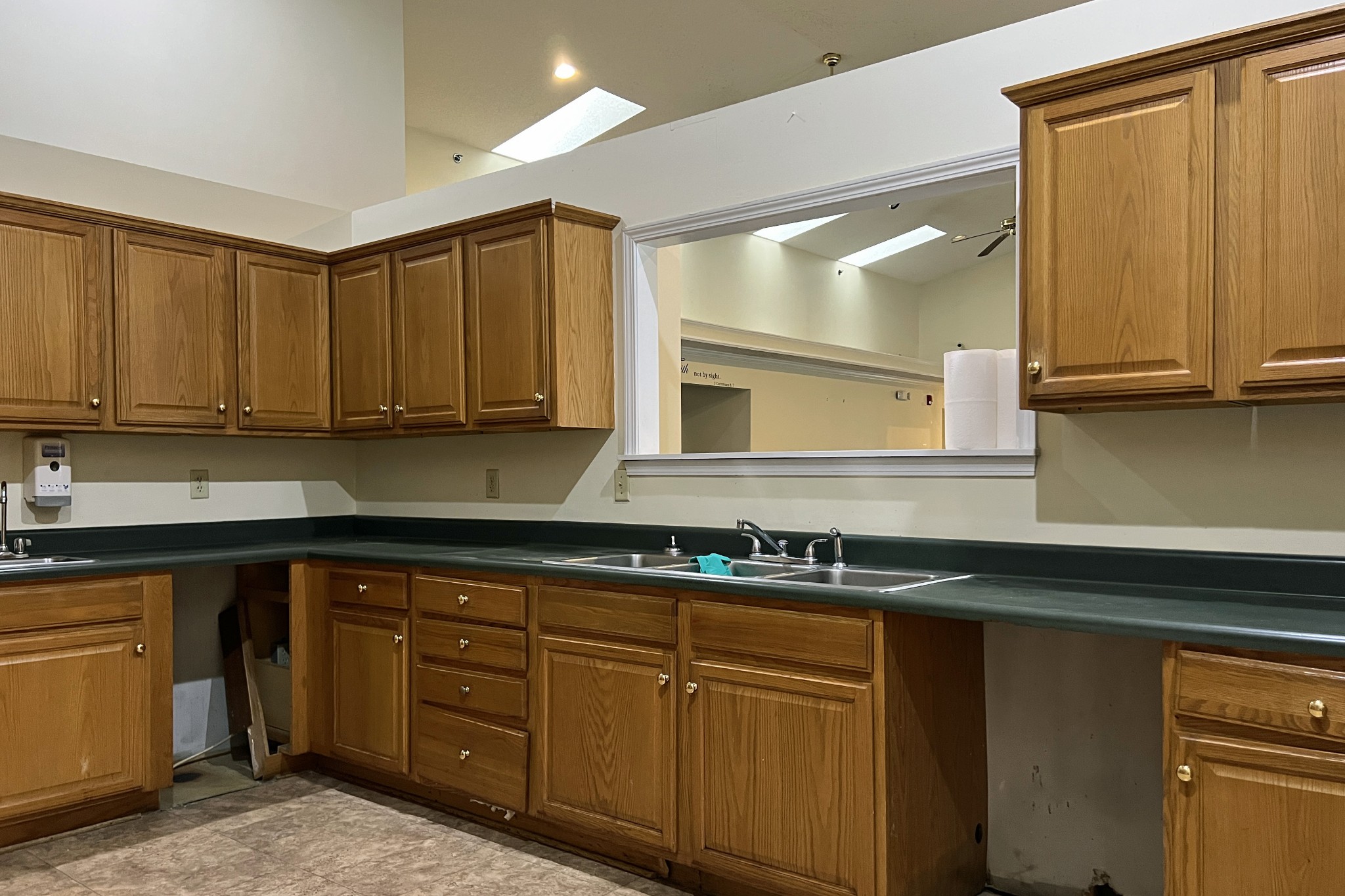 1117 Brookhaven Road Franklin, KY 42134 - Photo 9 of 42 a kitchen with stainless steel appliances granite countertop a sink and a cabinets