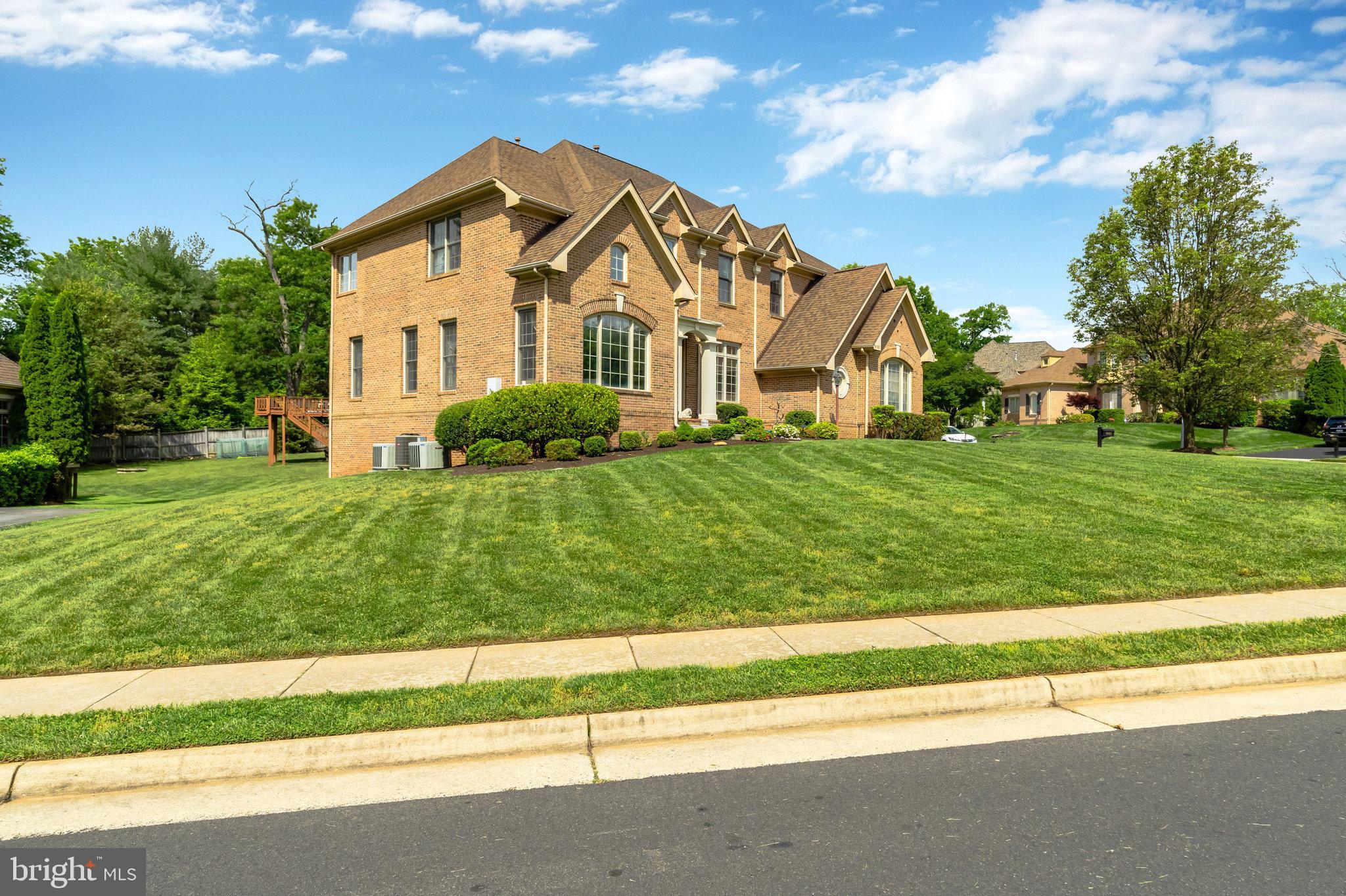 9003 Edgepark Road Vienna, VA 22182 - Photo 4 of 6 Side view of home