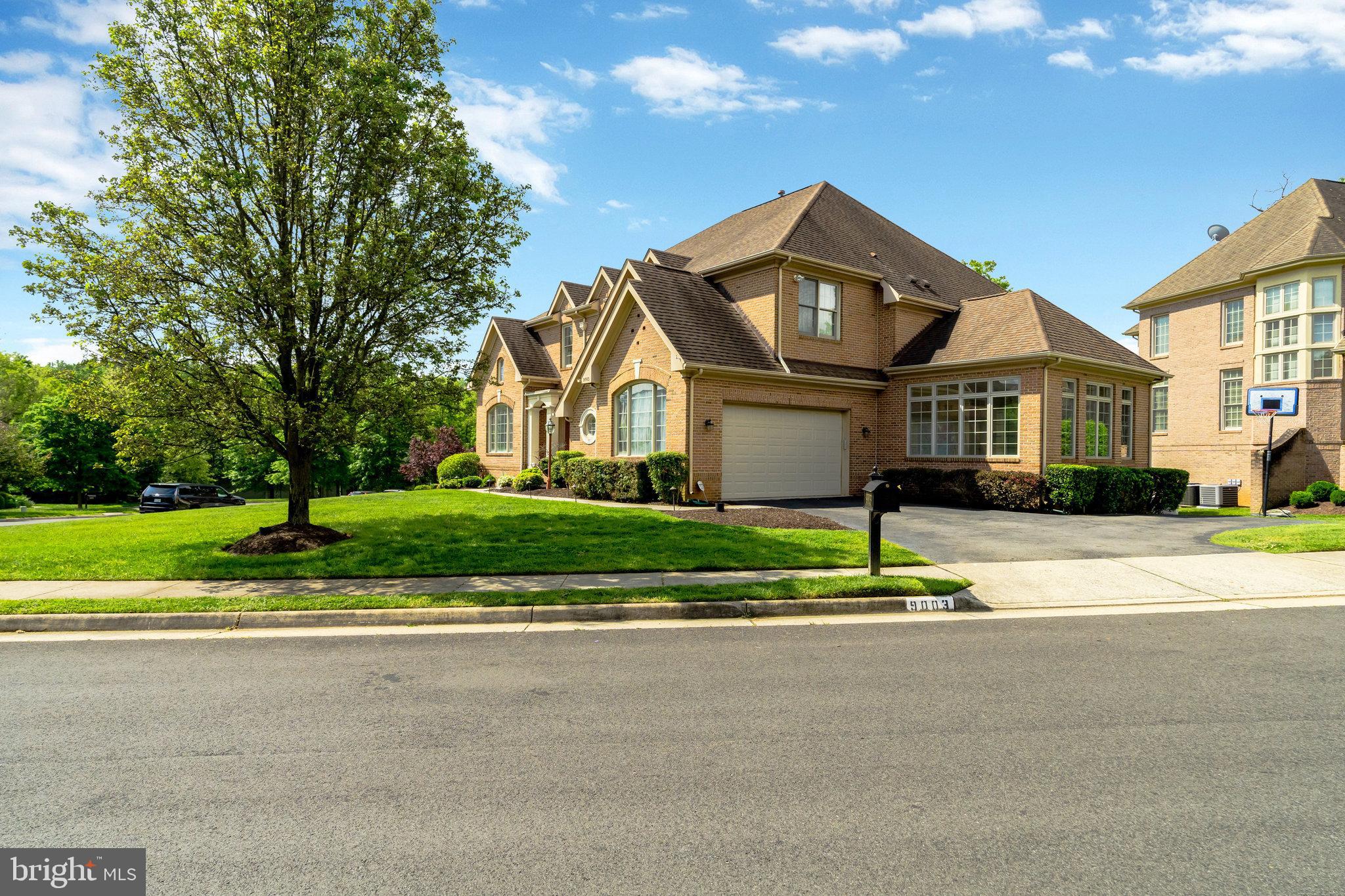 9003 Edgepark Road Vienna, VA 22182 - Photo 5 of 6 Side load garage always nice to have!