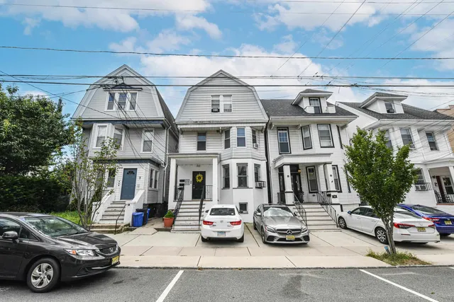 $1,300,444 | 9 50th Street, Weehawken, NJ 07086