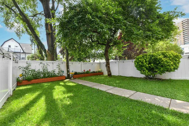 $1,300,444 | 9 50th Street, Weehawken, NJ 07086