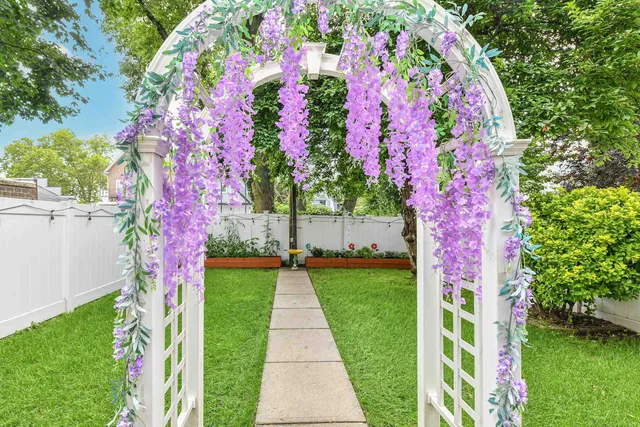 $1,300,444 | 9 50th Street, Weehawken, NJ 07086