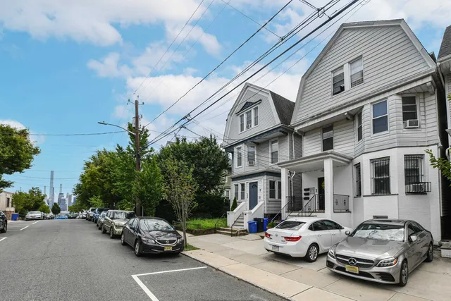$1,300,444 | 9 50th Street, Weehawken, NJ 07086