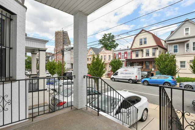 $1,300,444 | 9 50th Street, Weehawken, NJ 07086