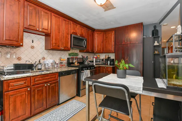 $1,300,444 | 9 50th Street, Weehawken, NJ 07086