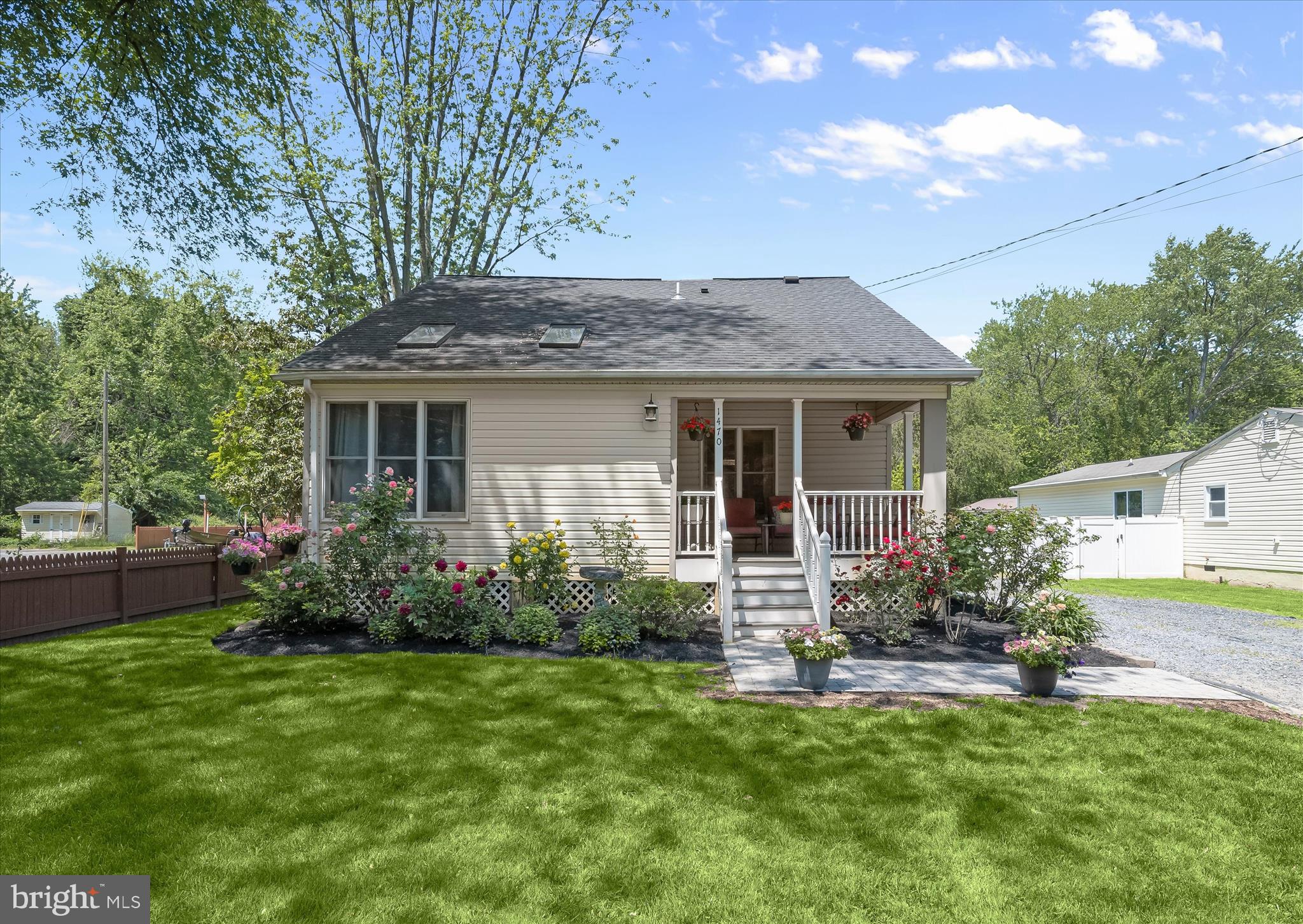 Welcome to 1470 Log Inn Road!