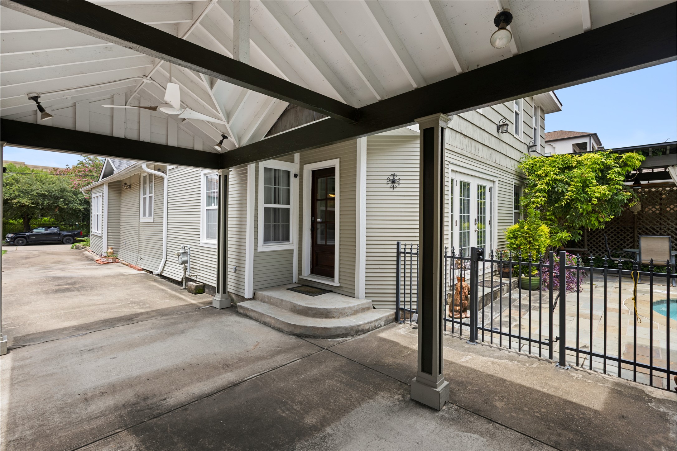1311 Peden Street Houston, TX 77006 - Photo 19 of 21 a view of a house with porch and furniture
