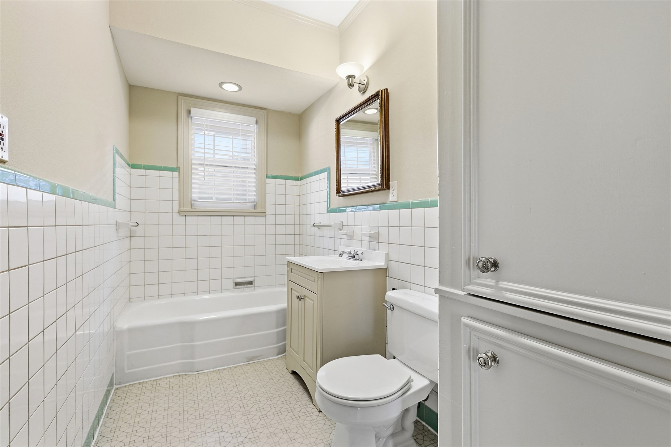 1311 Peden Street Houston, TX 77006 - Photo 6 of 21 a bathroom with a toilet a sink a mirror and bathtub