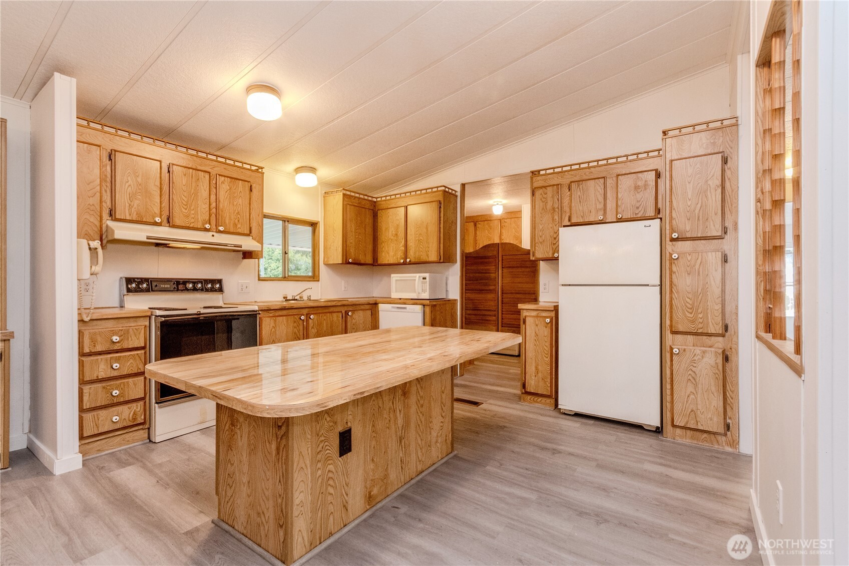 24443 Wicker Road, Unit 16 Sedro-Woolley, WA 98284 - Photo 10 of 35 Gallery Image 10