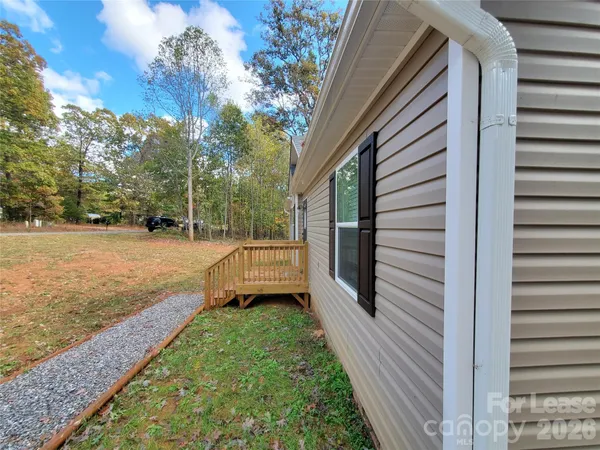 a view of a backyard with pathway