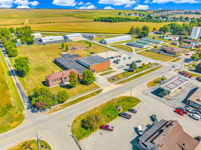 $337,000 | 502 Travis Drive, Carlock, IL 61725