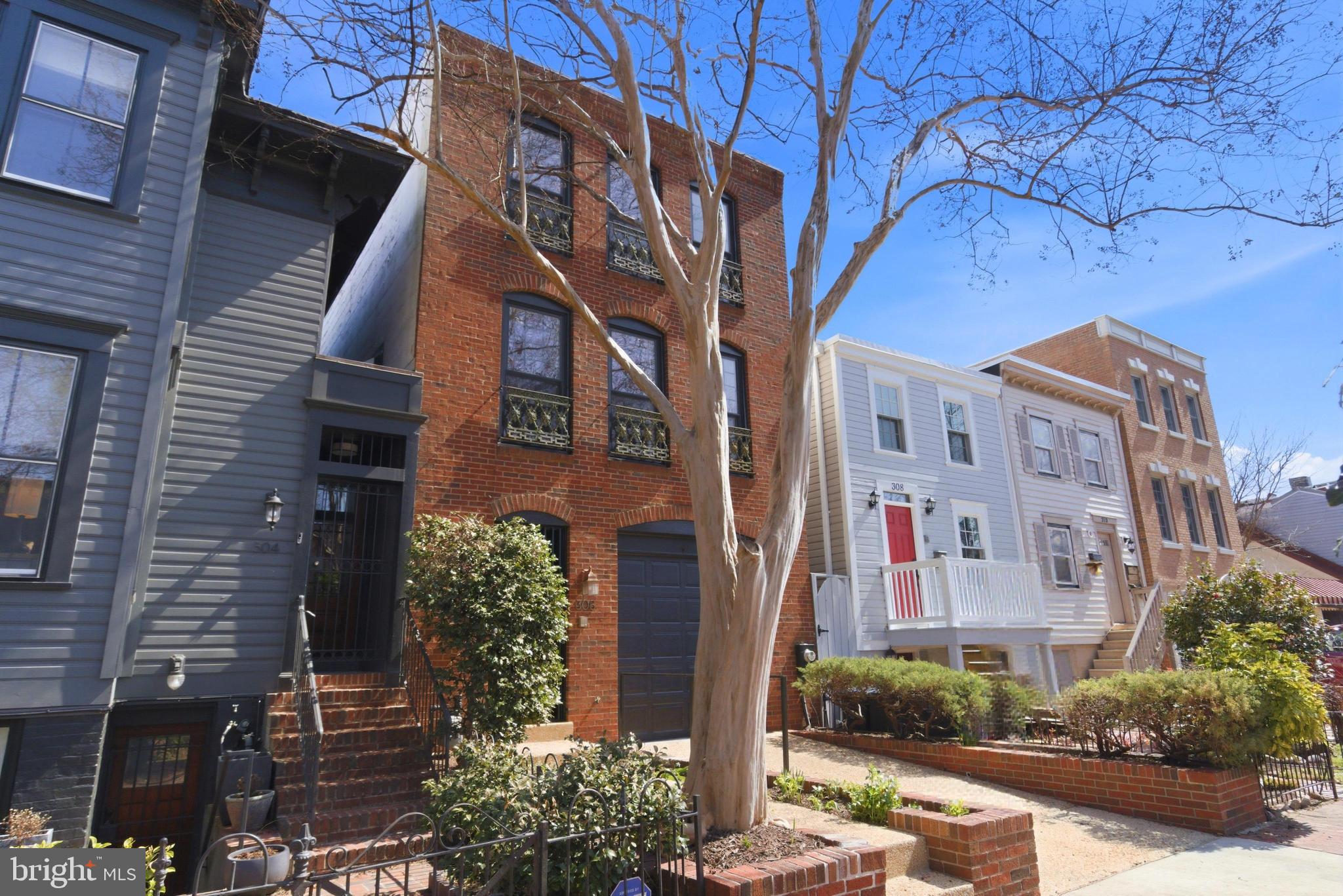 306 9th Street Southeast Washington, DC 20003 - Photo 3 of 50 a view of a brick building next to a yard