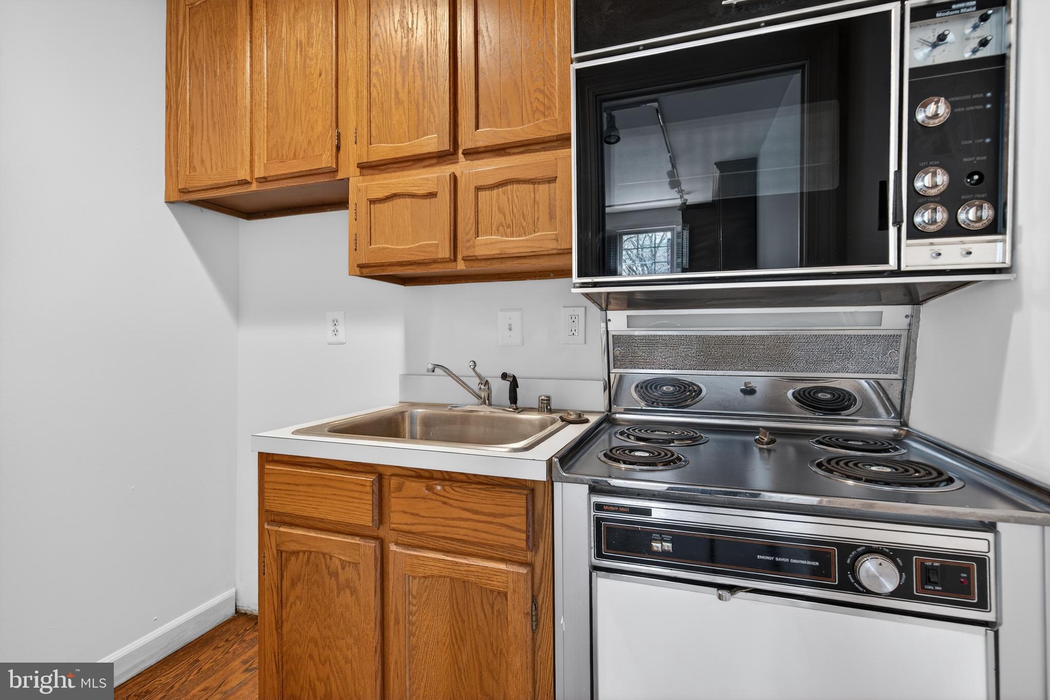 306 9th Street Southeast Washington, DC 20003 - Photo 35 of 50 a stove top oven sitting inside of a kitchen