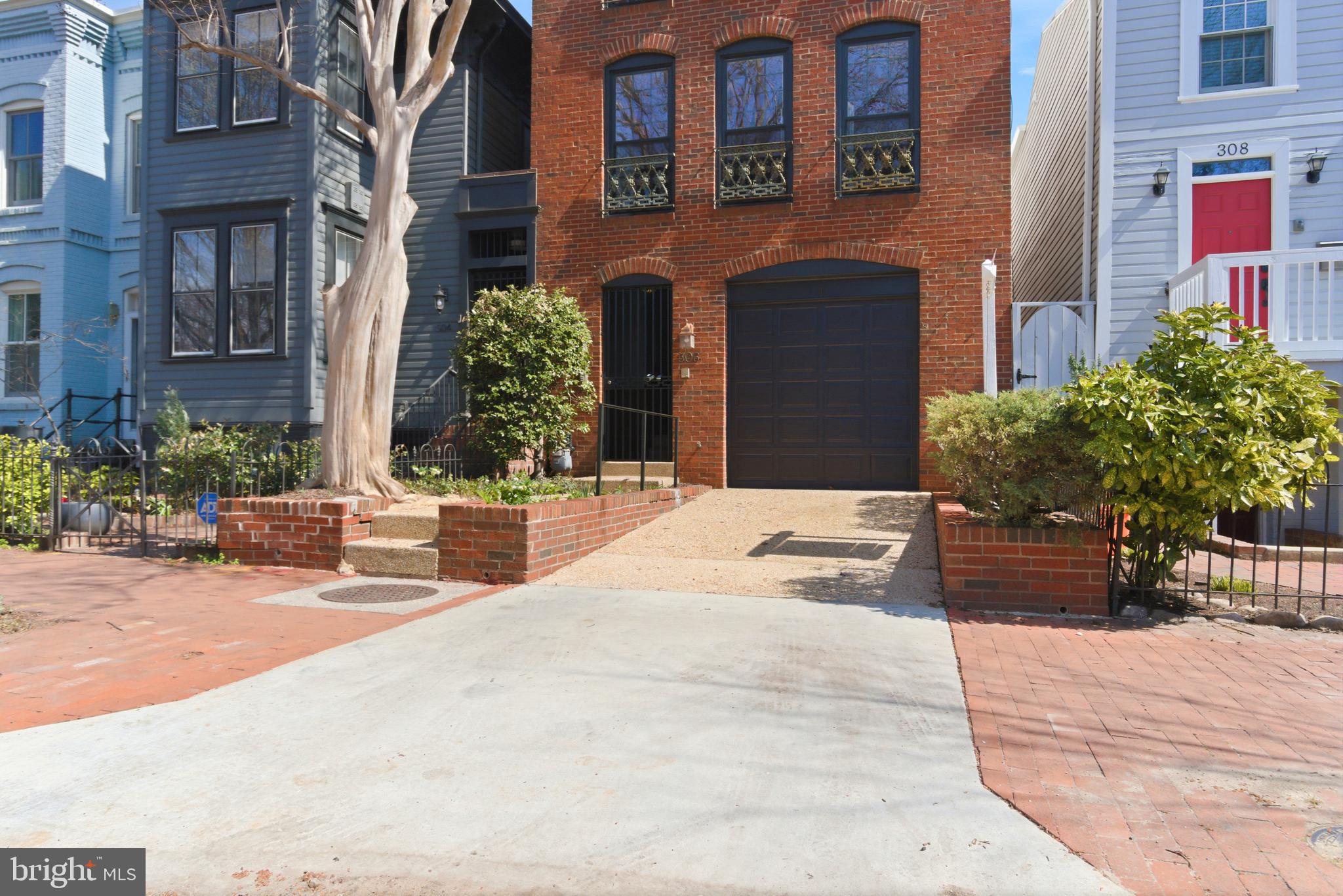 306 9th Street Southeast Washington, DC 20003 - Photo 4 of 50 a view of a building with potted plants